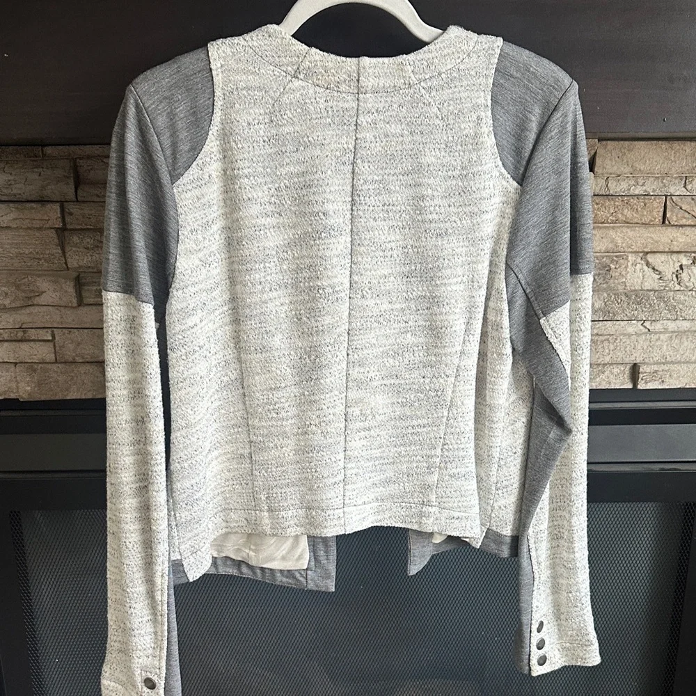 CAbi Gray and Cream Cardigan Sweater szM - Picture 4 of 5
